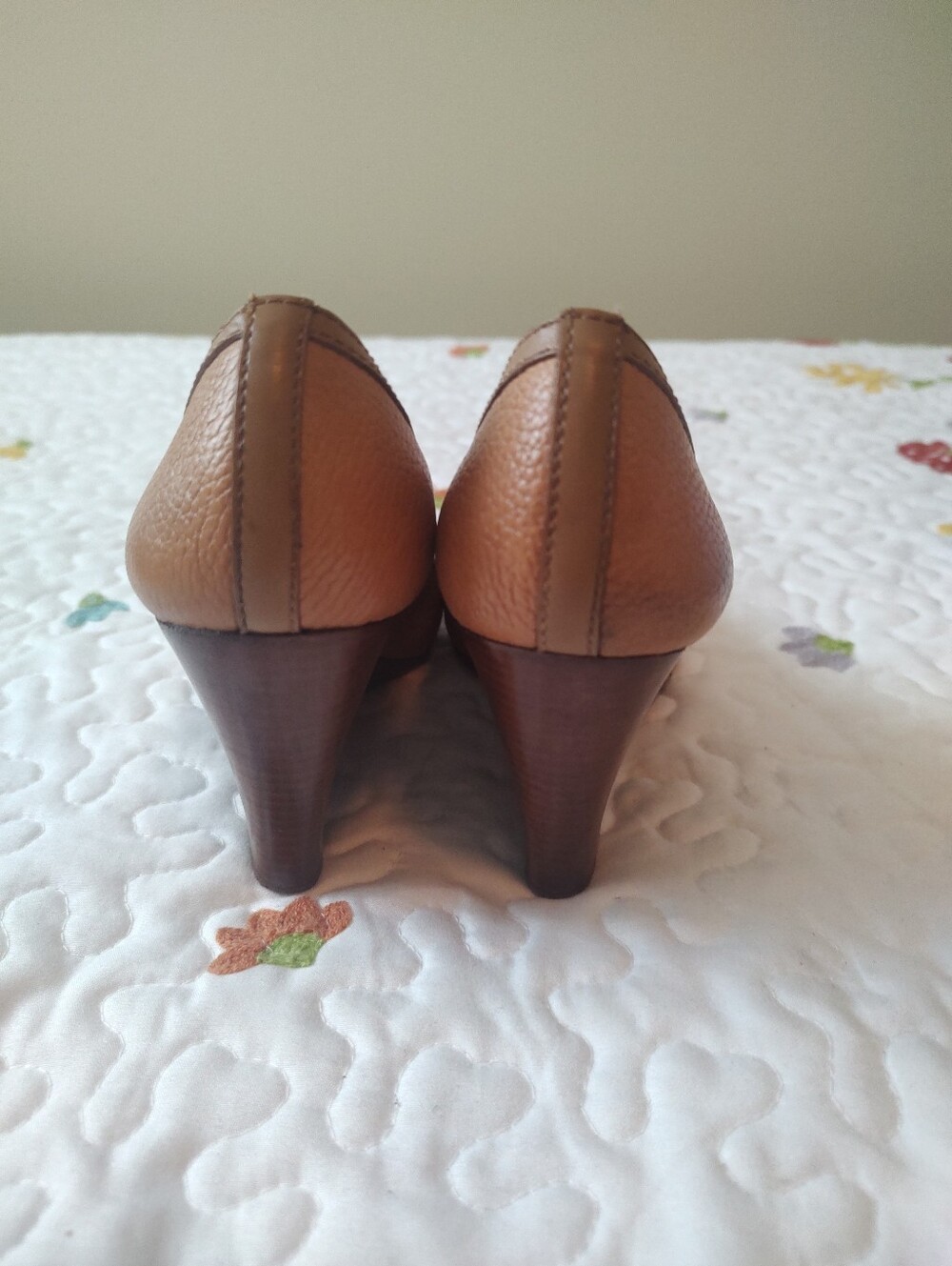 Tory Burch Brown Leather Peep-Toe Heels with Gold Medallion - Picture 4 of 7